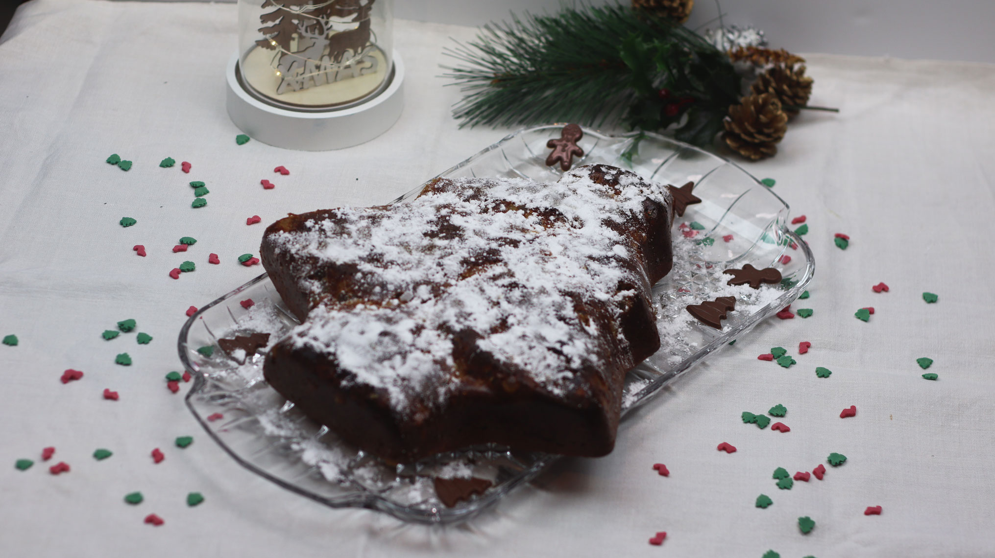 Receita de bolo de chocolate com mel e especiarias para o Natal